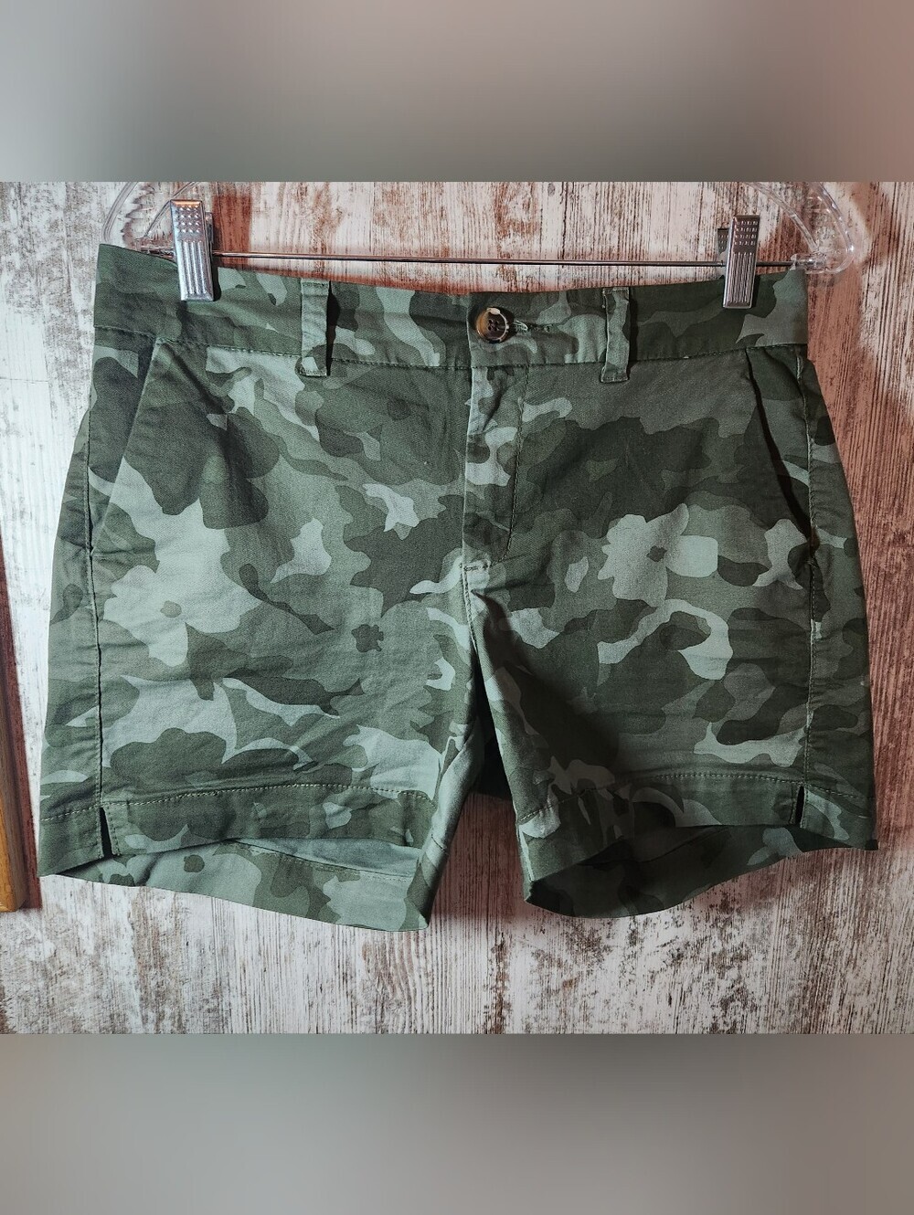 Old Navy Olive Green Camo Cargo Everyday Mid-rise Army Shorts